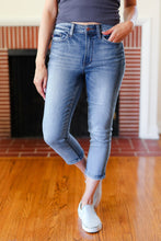 Load image into Gallery viewer, Judy Blue Medium Wash Mid Rise Skinny Capri