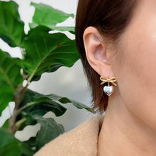 Load image into Gallery viewer, Ellison+Young - Mini Bow Mini Heart Earrings