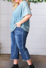 Load image into Gallery viewer, Dark Blue Raw Hem Cropped Denim Jeans
