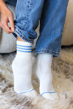 Load image into Gallery viewer, White &amp; Blue Sporty Ankle Socks
