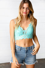 Load image into Gallery viewer, Turquoise Crochet Lace Bralette with Bra Pads
