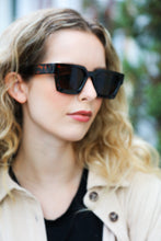 Load image into Gallery viewer, Tortoise Shell Thick Frame Rectangle Sunglasses
