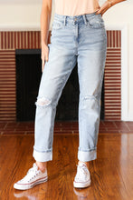 Load image into Gallery viewer, Judy Blue Light Wash Star Pocket Boyfriend Fit Cuffed Jeans
