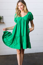 Load image into Gallery viewer, Kelly Green Sweetheart Tiered Crinkle Dress
