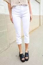 Load image into Gallery viewer, Judy Blue White Midrise Cuffed Hem Skinny Fit Capris
