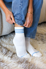 Load image into Gallery viewer, White &amp; Blue Sporty Ankle Socks
